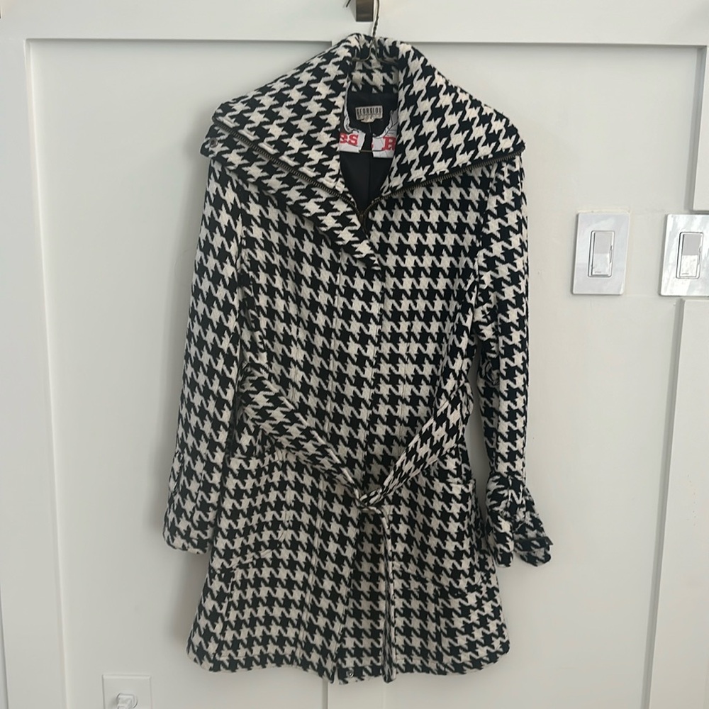 Georgiou Boucle Coat. Size 4.